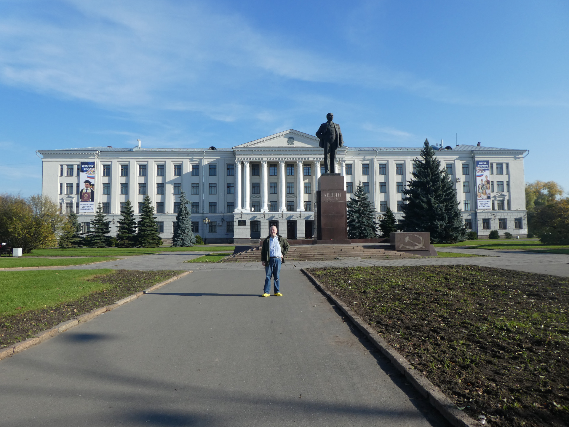 Псков территория. Площадь Ленина Псков. Псковский государственный университет, Псков, площадь Ленина. Памятник Ленину Псков. Главная площадь Пскова.