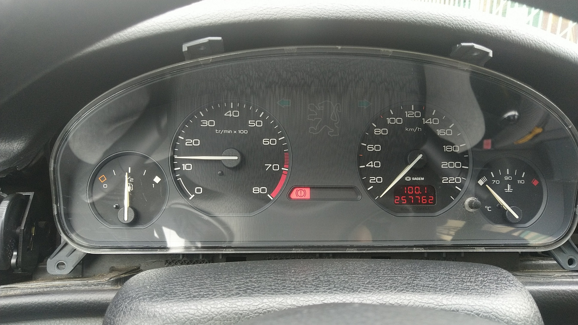 Приборная панель пежо 406. Peugeot 406 датчики панели приборов. Peugeot 306 2 0 HDI приборная панель. Peugeot 407 индикатор иммобилайзера. Панель приборов Peugeot 406 5 колец.
