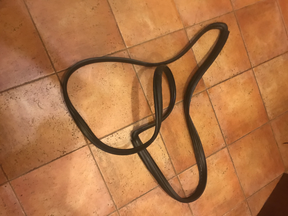 Toyota Land Cruiser 80 Уплотнитель лобового стекла. | 9 500 ₽ в городе ...