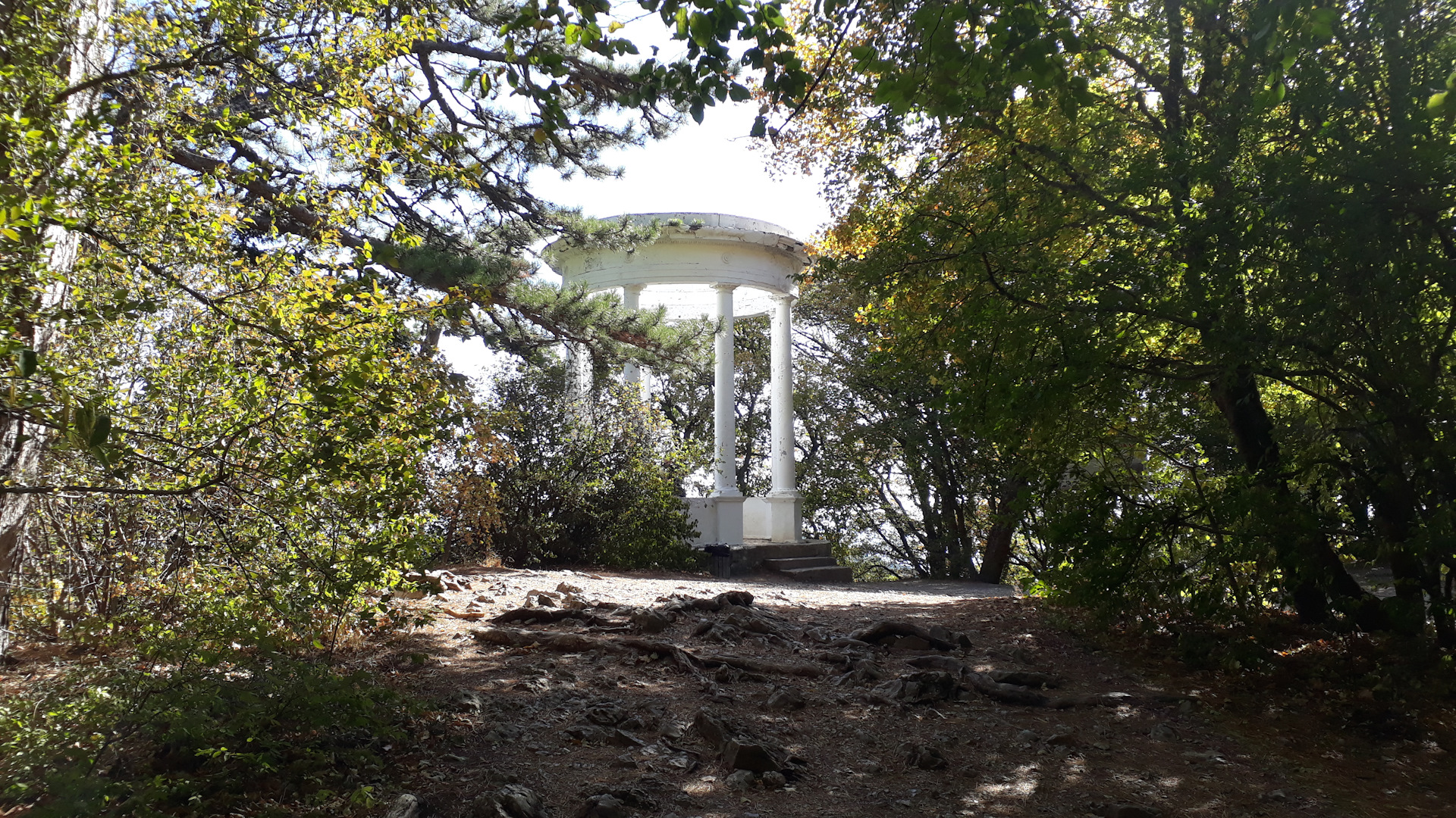 Серебряная беседка. Серебряная беседка на ай-Петри. Серебряная беседка Крым. Беседка любви Крым. Серебряная беседка Черепашье.