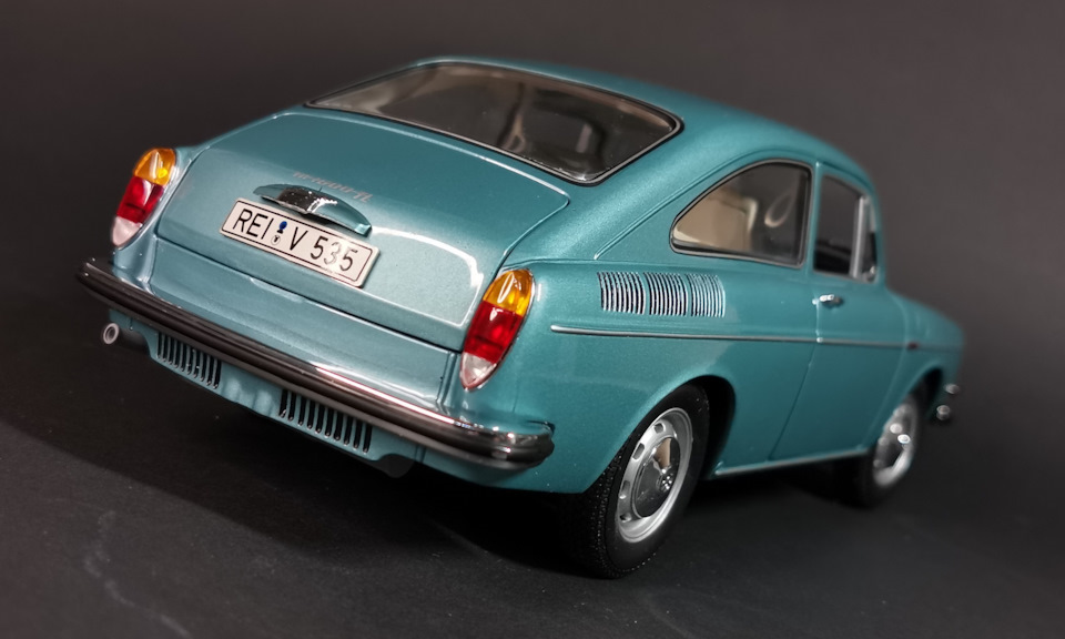 1/18 VW 1600 TL・1970 ミニチャンプス Volkswagen 1600 TL 1970 №051021 1/18 by Minichamps — DRIVE2