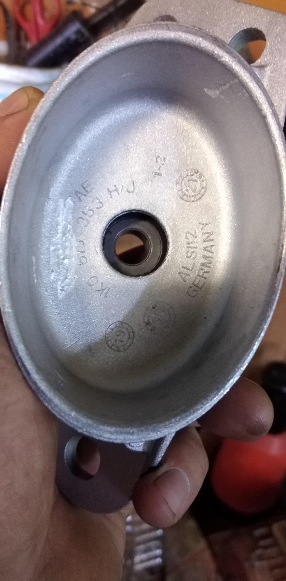 Замена задних амортизаторов — Volkswagen Touran (1G), 2 л, 2006 года ...