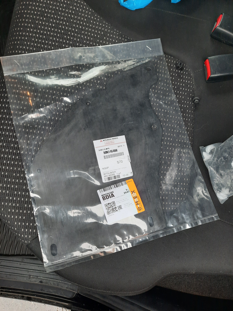 MN146488 подкрылок Mitsubishi | Запчасти на DRIVE2