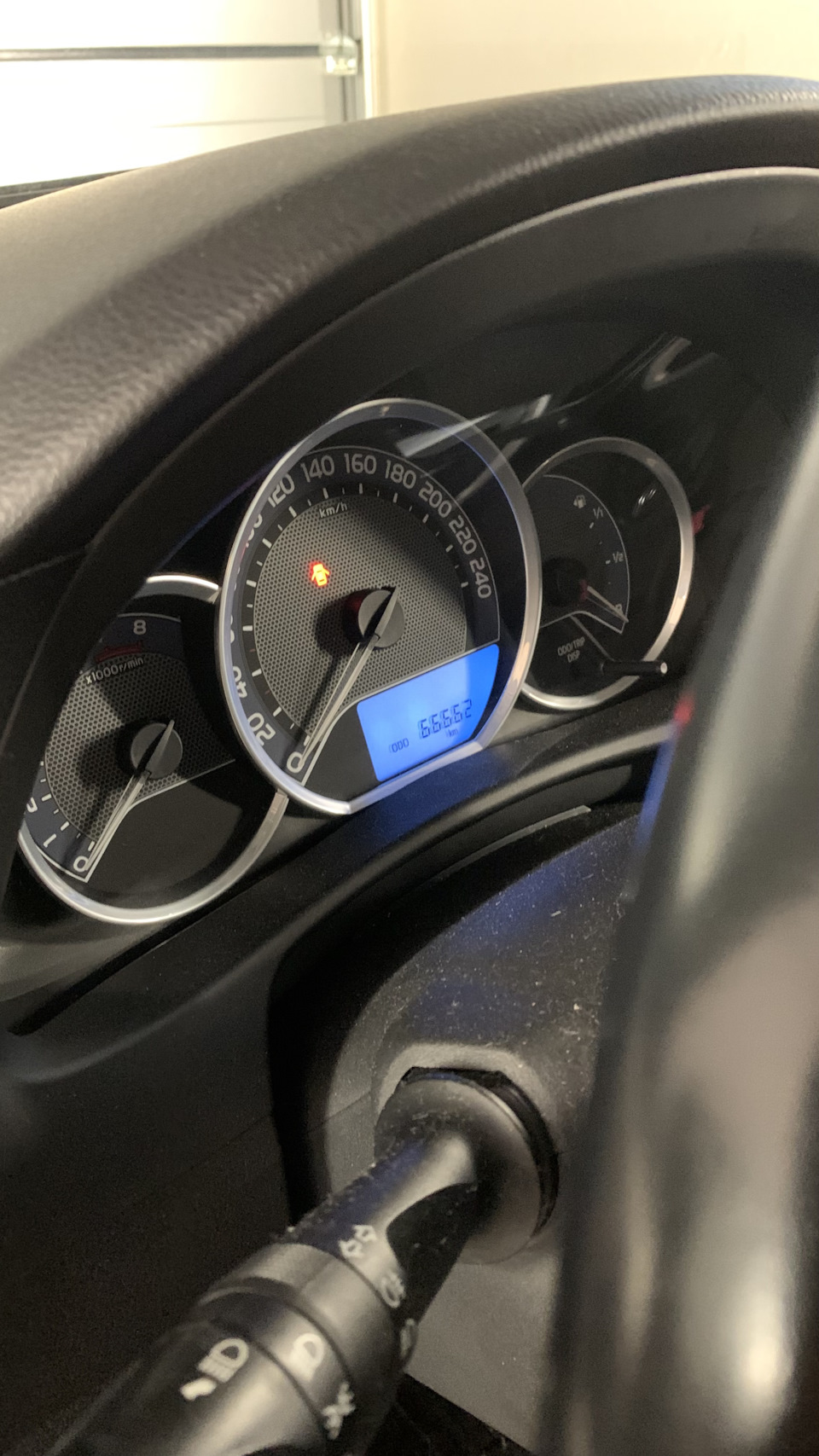 Замена воздушного и салонного фильтра+подсветка багажника — Toyota ...