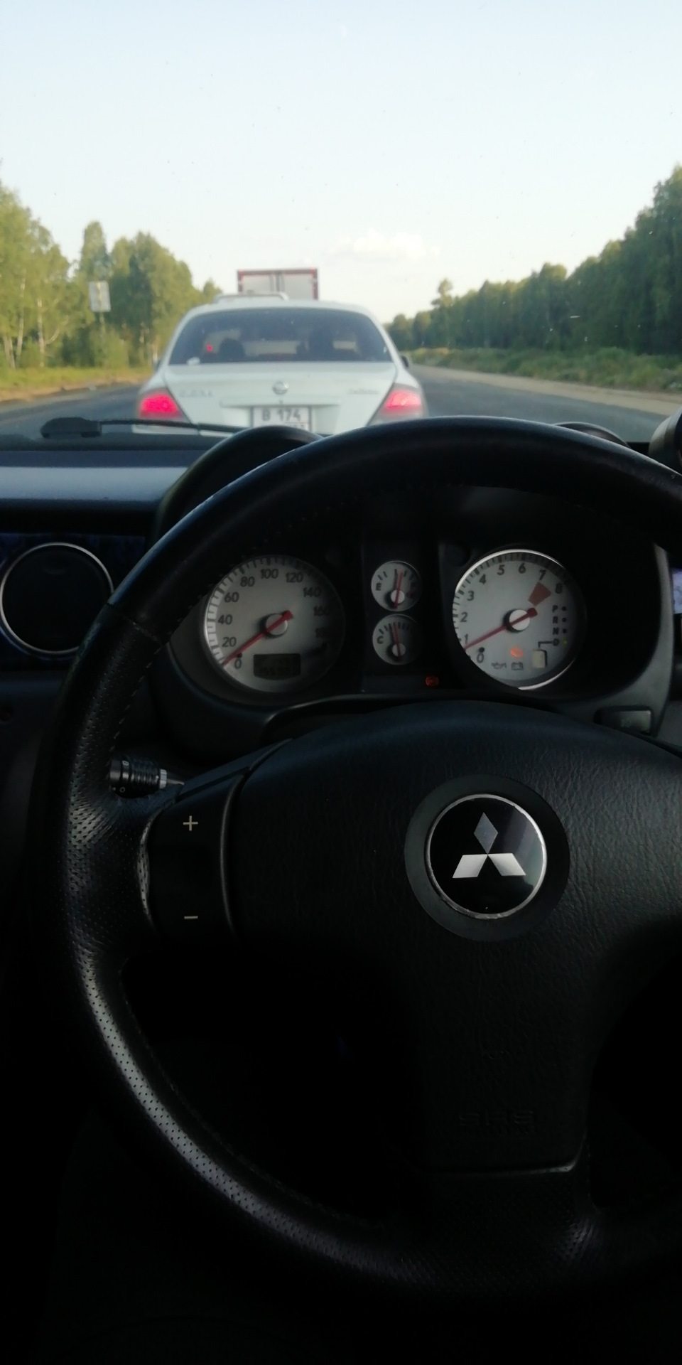 Первая фоточка отчёт семье и друзьям. Очень кстати было весело ехать на отодвинутой назад электросидушке у которой не работал привод 🤦‍♂️ — Mitsubishi Airtrek Turbo