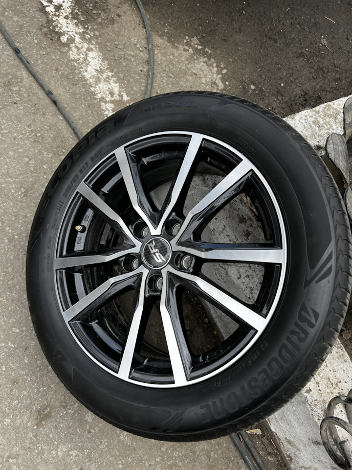 Шины летние Bridgestone 215/55 R17, литые диски Stranger 7Jx17 ET48 ...