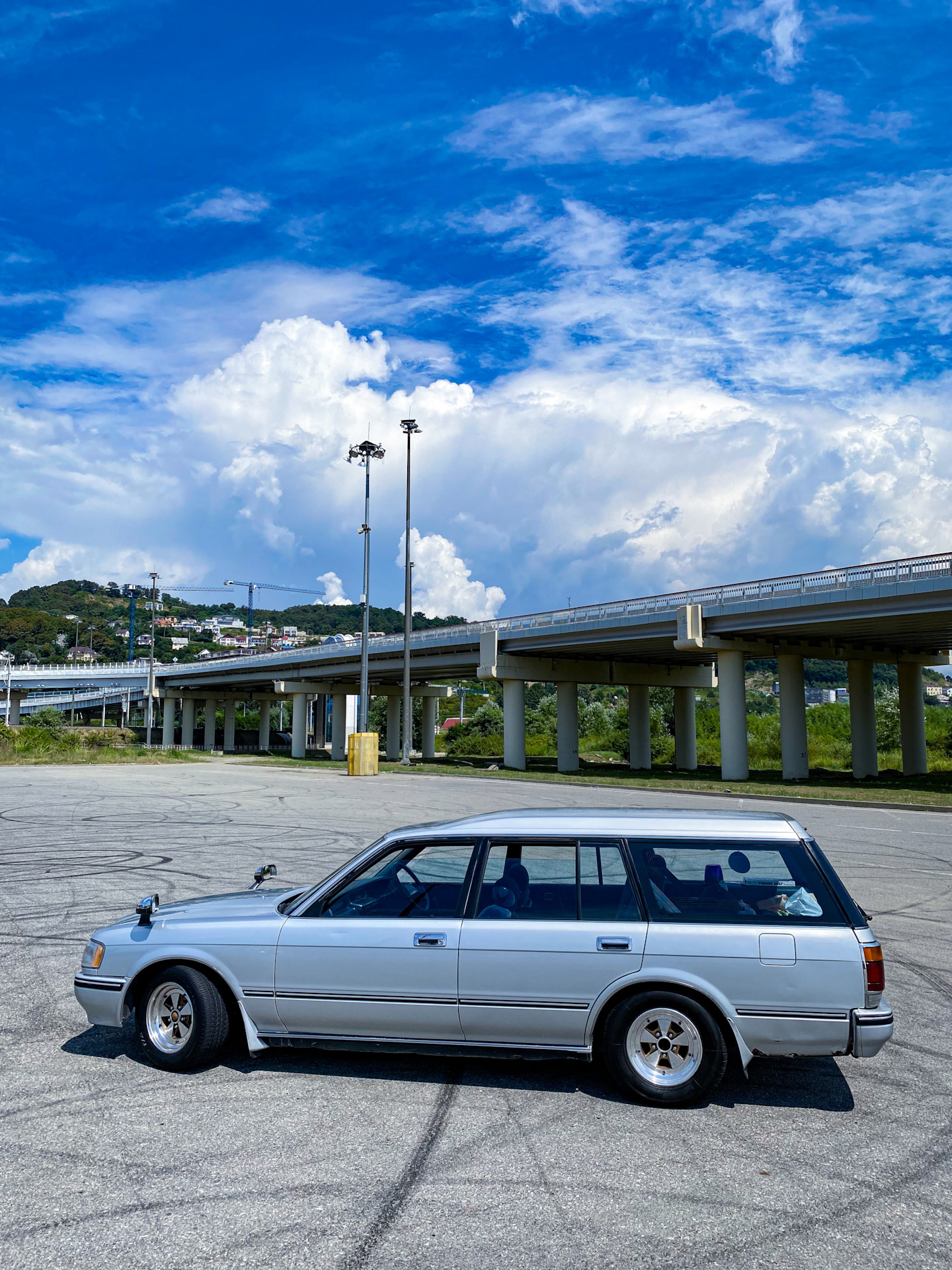 Grounded сочи. Toyota Crown s130 Wagon. Toyota Crown Wagon (s120). Toyota Crown Wagon s170.