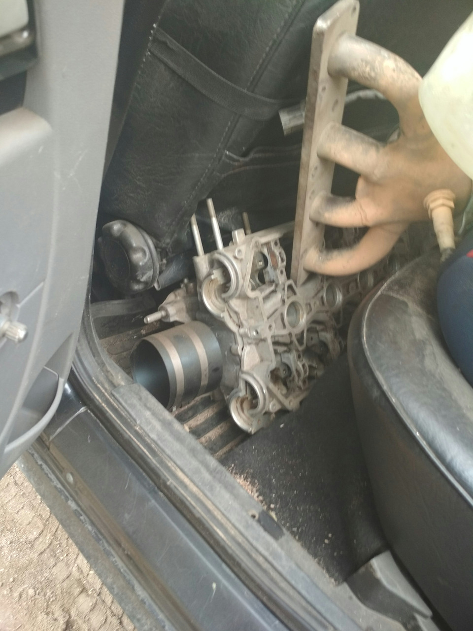 Изделия своими руками из поршней. Пол кузов мерседес 124. Ан124 прототип. W124 универсал салон. W124 кузов распил.