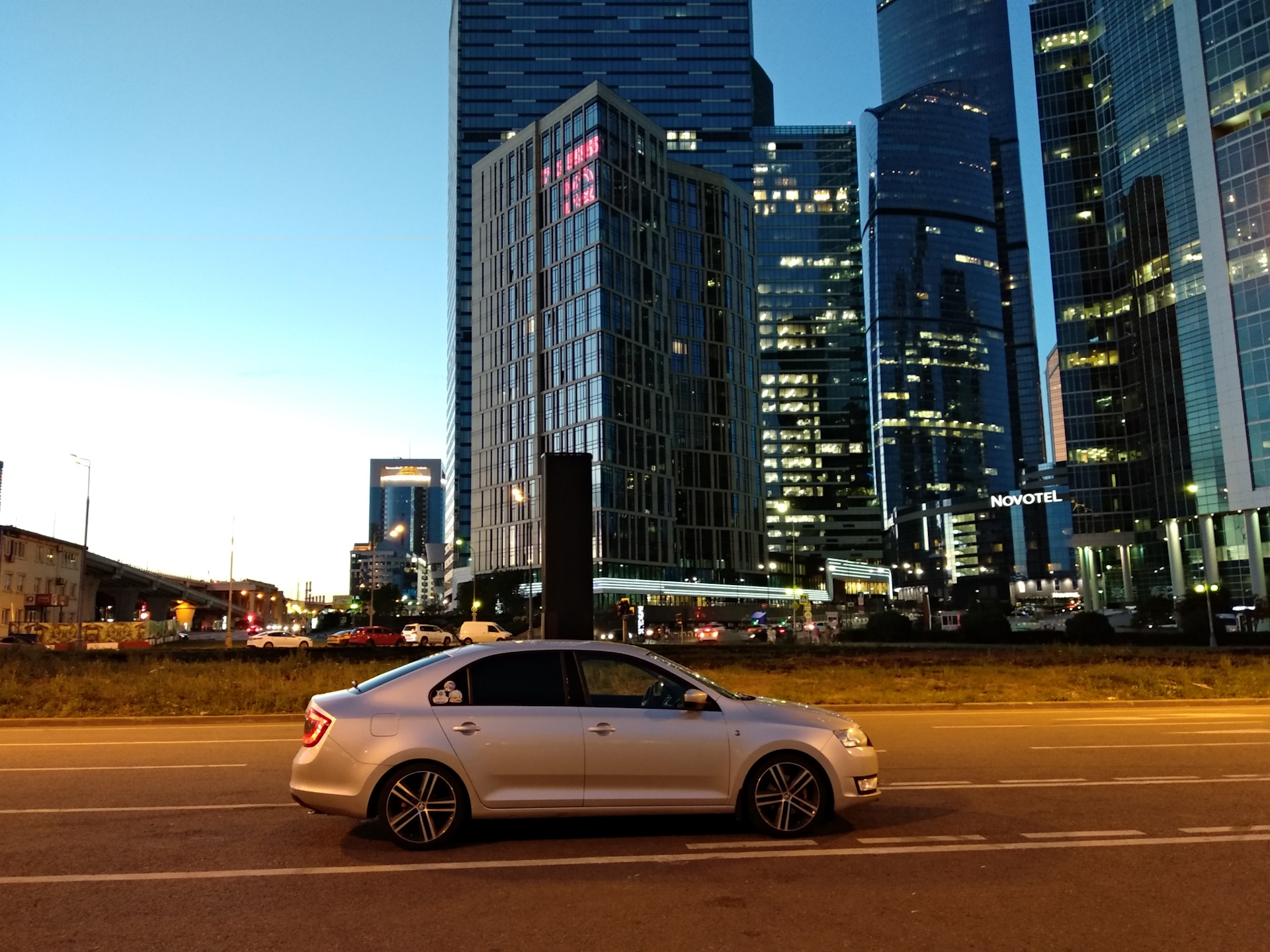 Фото авто на фоне москва сити