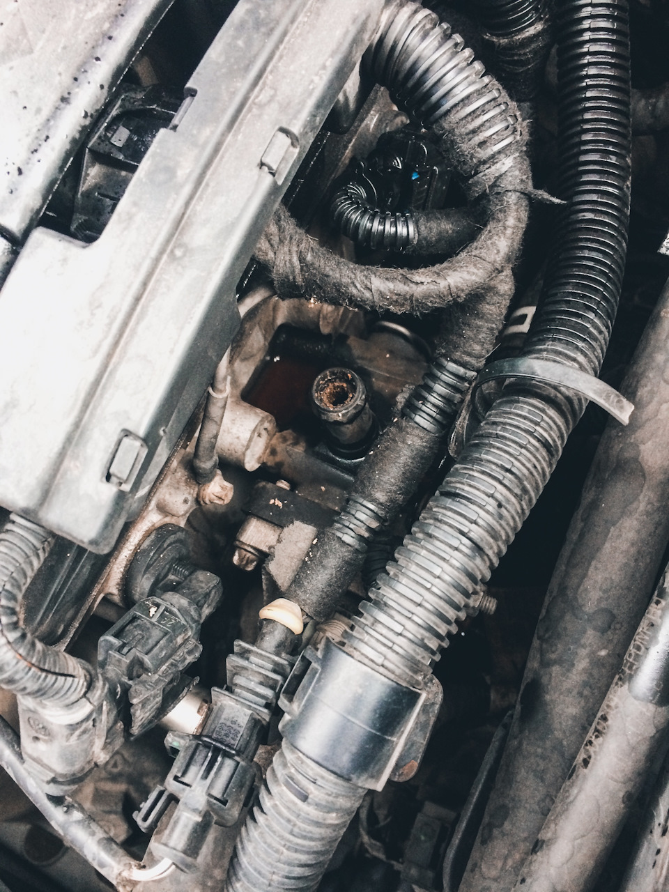 Замена трубки подогрева корпуса дроссельной заслонки — Opel Astra H GTC ...