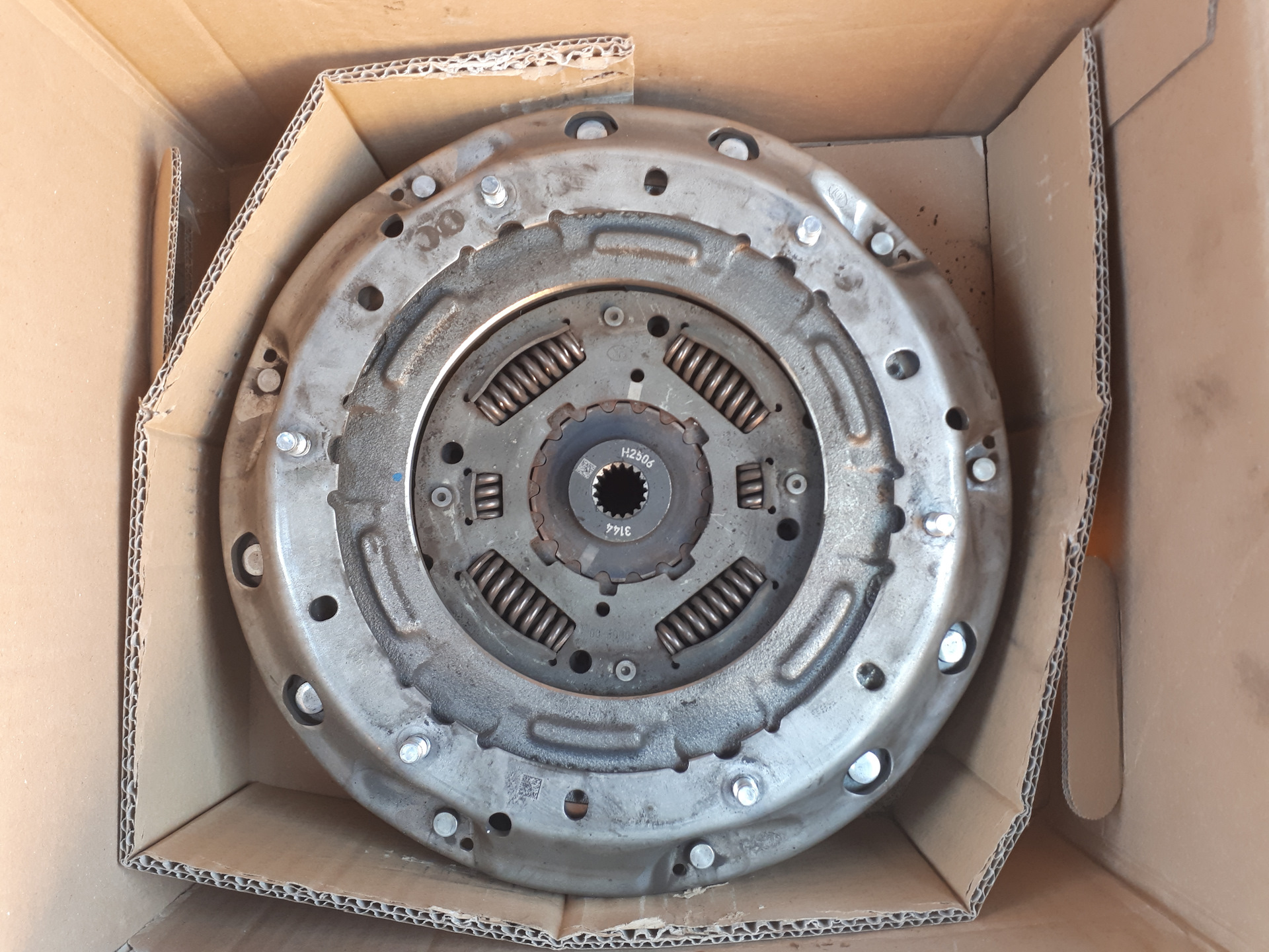 Замена сцепления PowerShift — Ford Focus III Hatchback, 1,6 л, 2014 ...