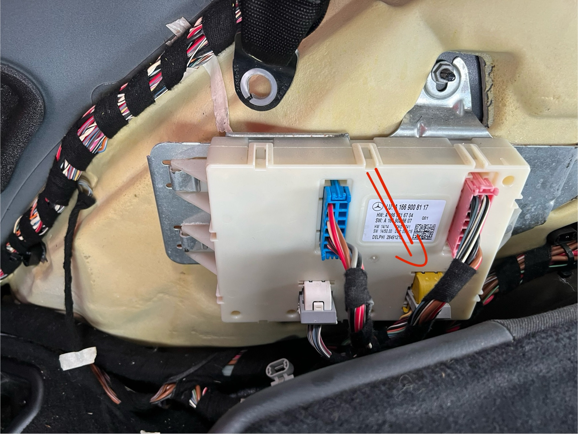 Фото в бортжурнале Mercedes-Benz GLS (X166). Запчасти на фото: A1669008117