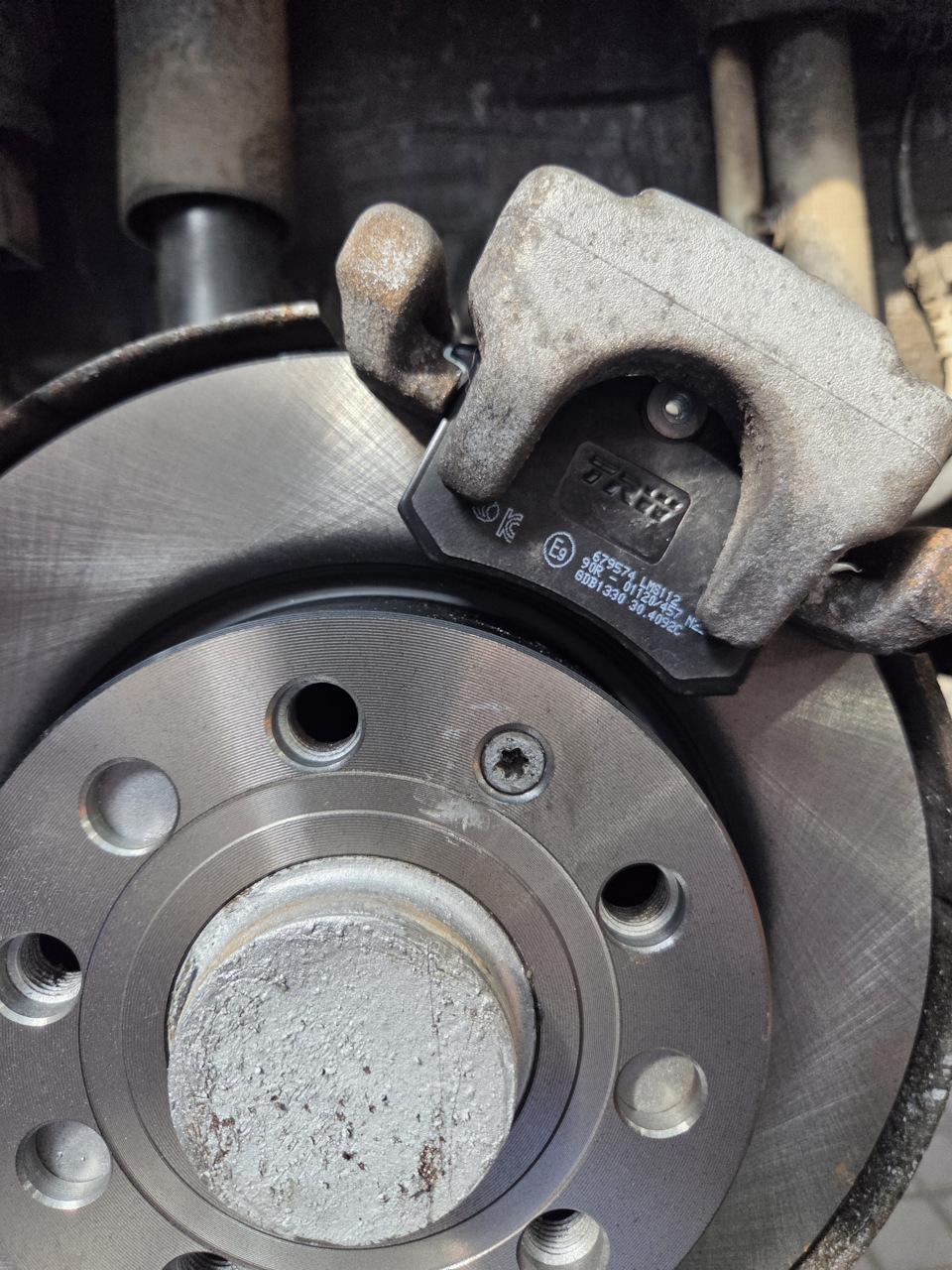 После — Skoda Octavia A7 Mk3. Запчасти на фото: GDB1330