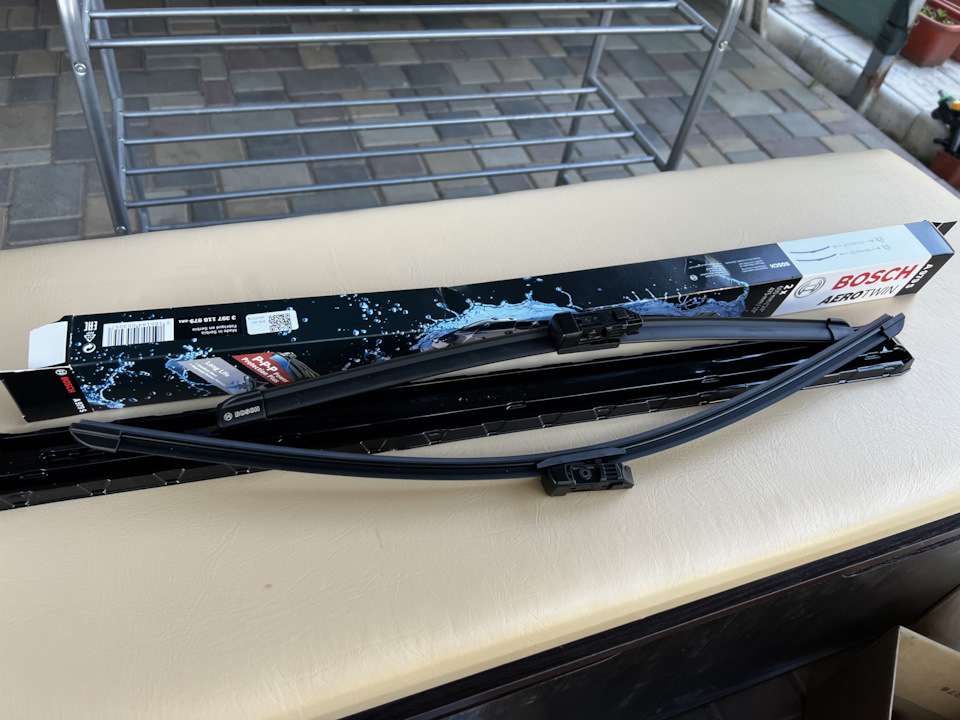 Bosch перед Aerotwin A 979 S — Volkswagen Passat Variant (B6). Запчасти на фото: A979S