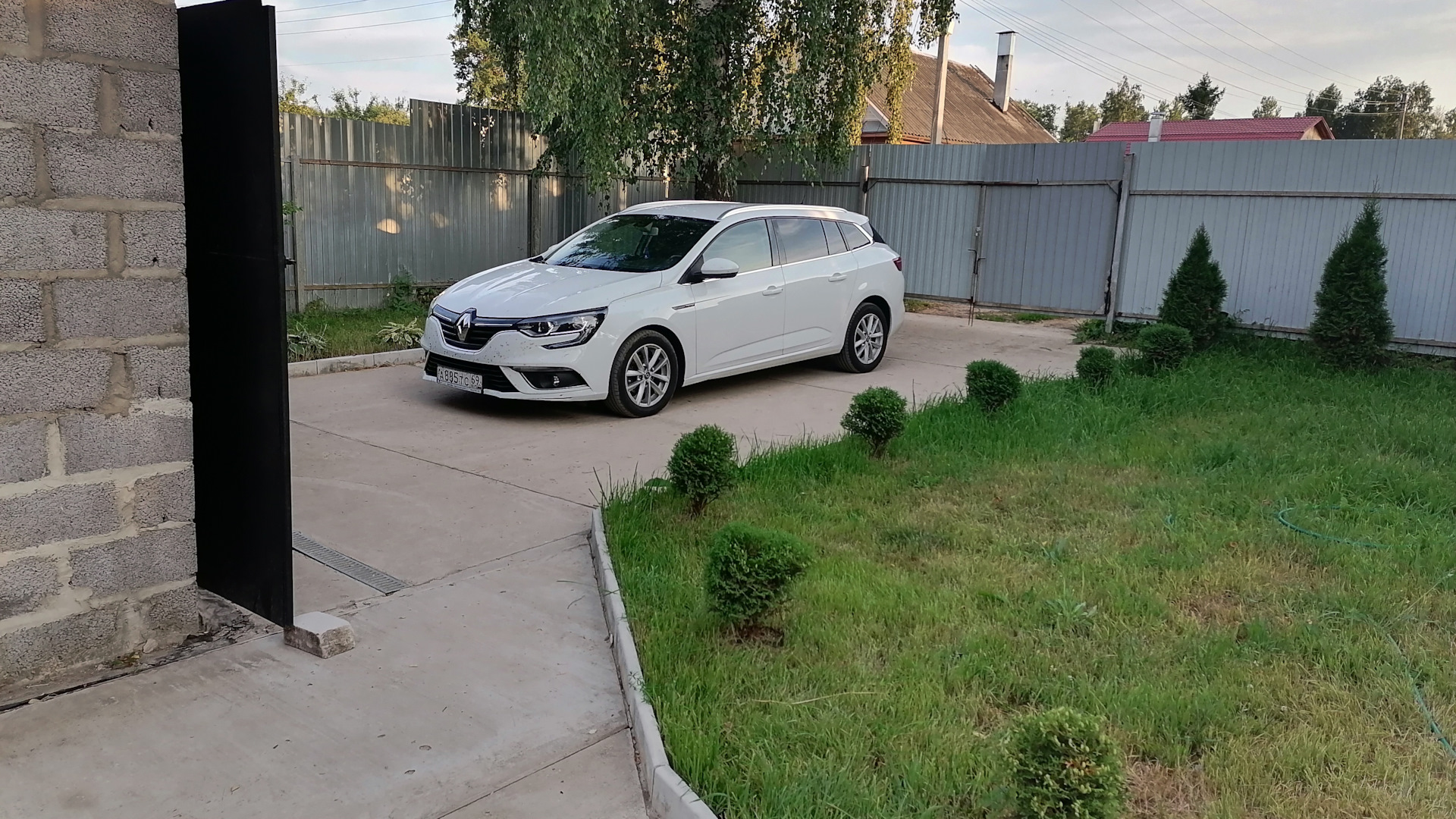 Renault Megane IV 1.5 дизельный 2018 | Снежный барс 🐆 на DRIVE2