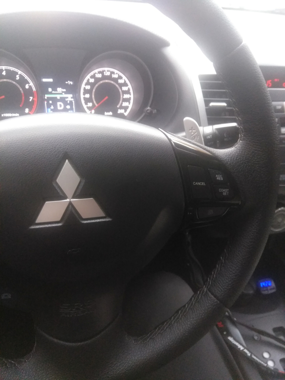 Кнопки круиза — Mitsubishi Outlander XL, 2 л, 2010 года | аксессуары ...