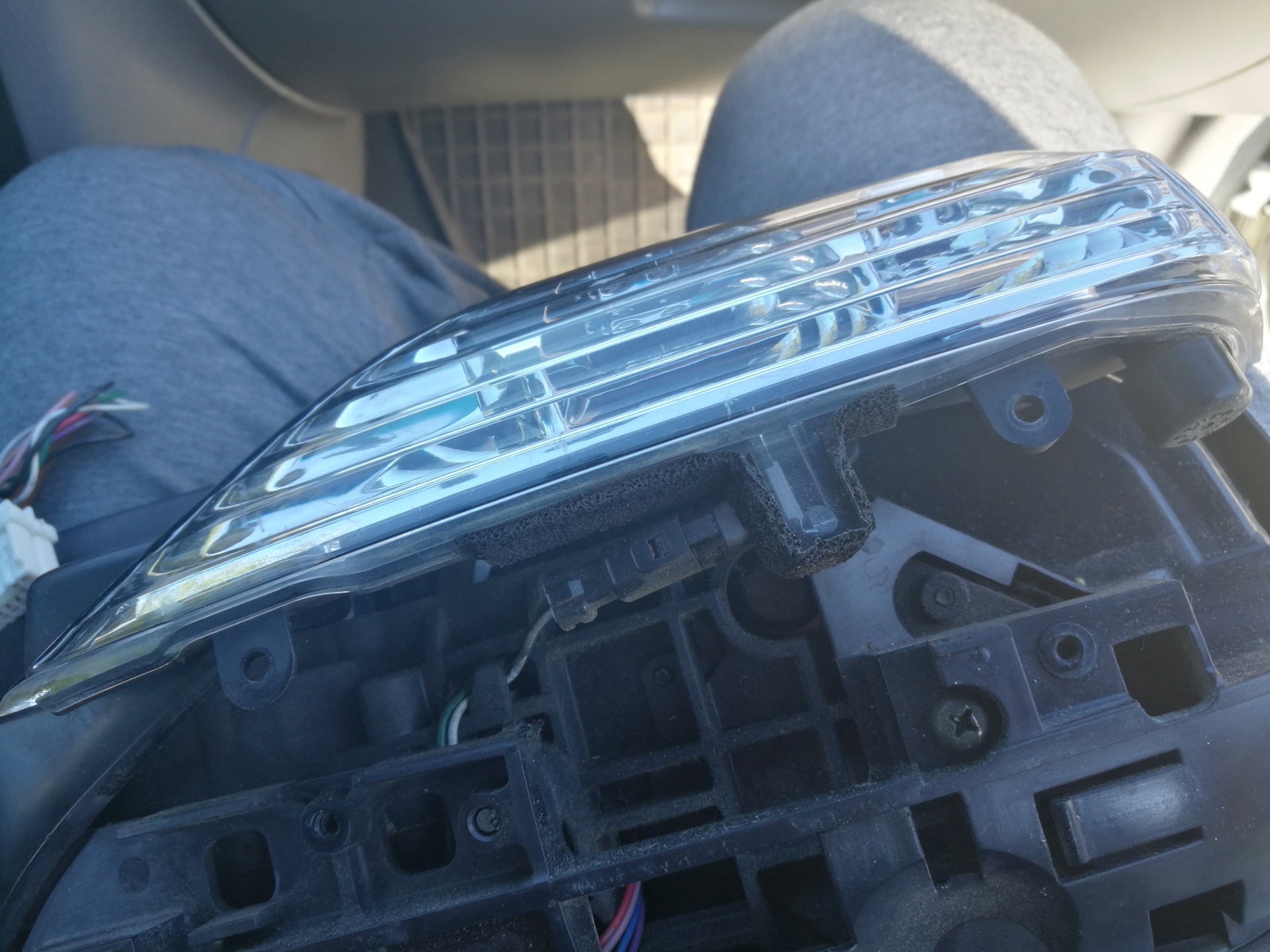 Заглушка личинки замка — Mitsubishi Outlander XL, 2,4 л, 2012 года ...