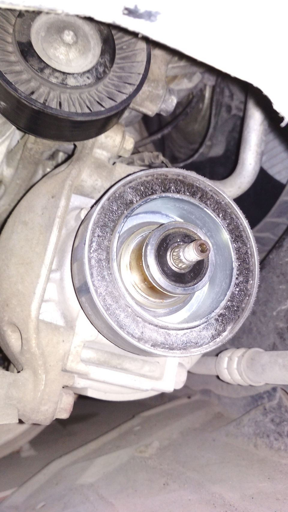 Замена подшипника кондиционера. - Mitsubishi Lancer IX, 1,6 л, 2007 года своими 