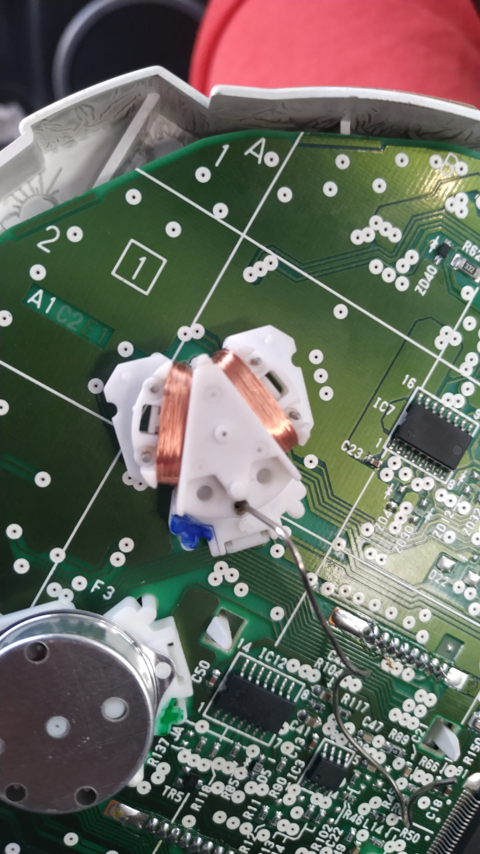 Прыгают стрелки на панели — Mazda 3 (1G) BK, 2 л, 2005 года | своими ...