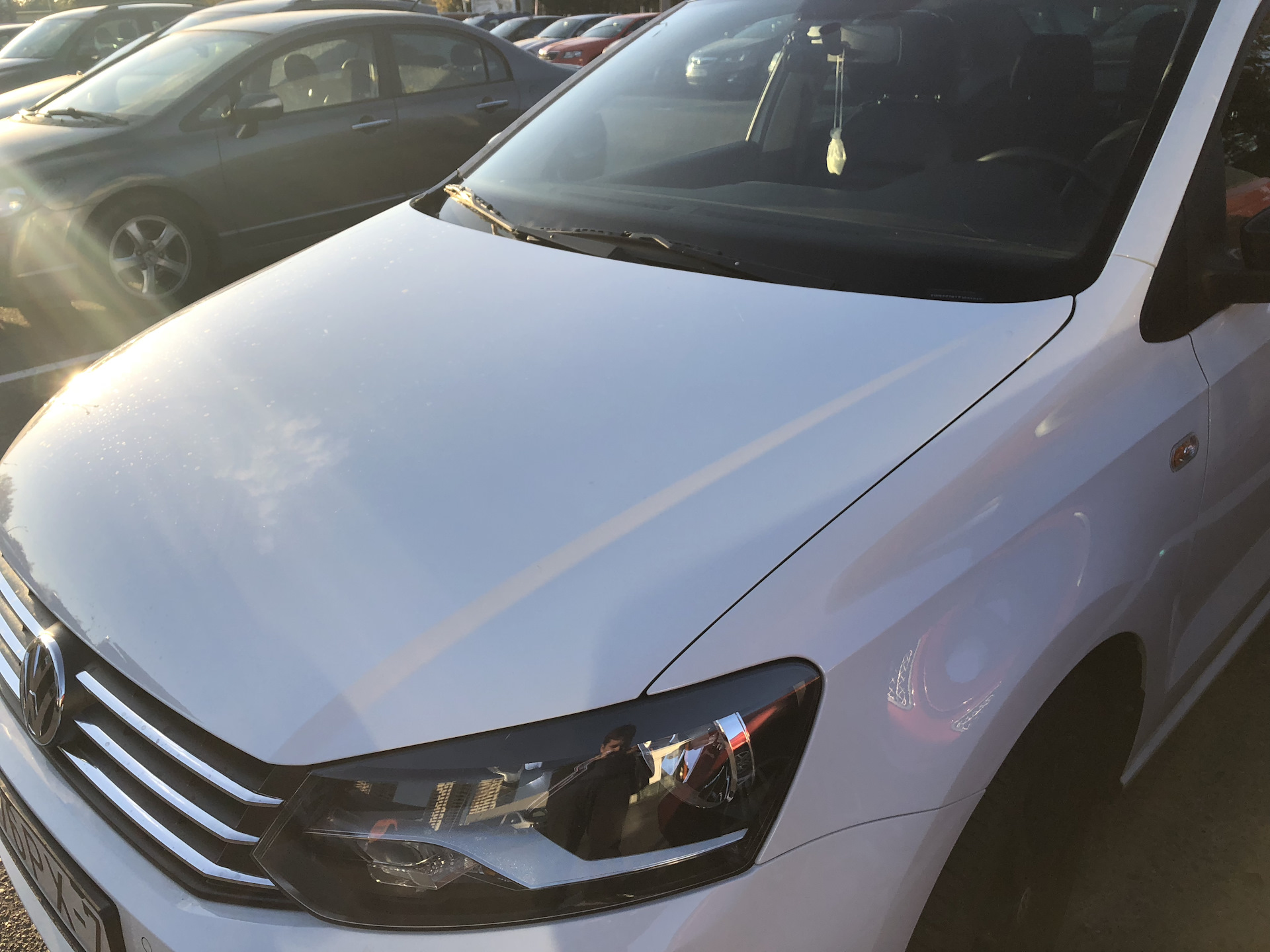 Царапины на капоте. Покрасил капот у диллера — Volkswagen Polo Sedan, 1 ...