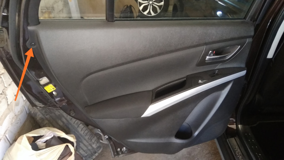 Снятие обшивки задней двери — Suzuki SX4 (2G), 1,6 л, 2014 года | своими  руками | DRIVE2