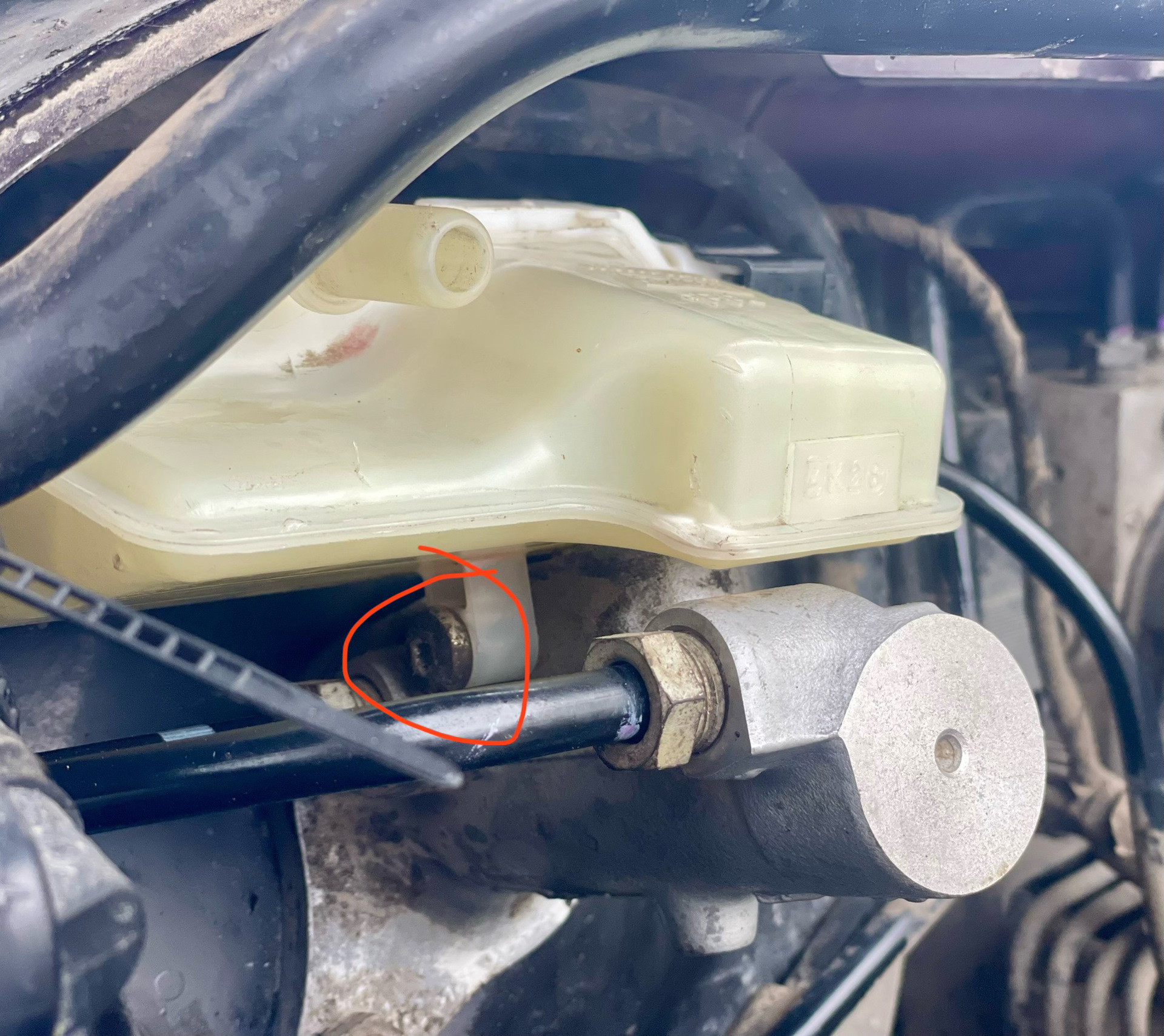 Доп. бачок тормозной жидкости — Ford Focus II Wagon, 1,8 л, 2010 года ...