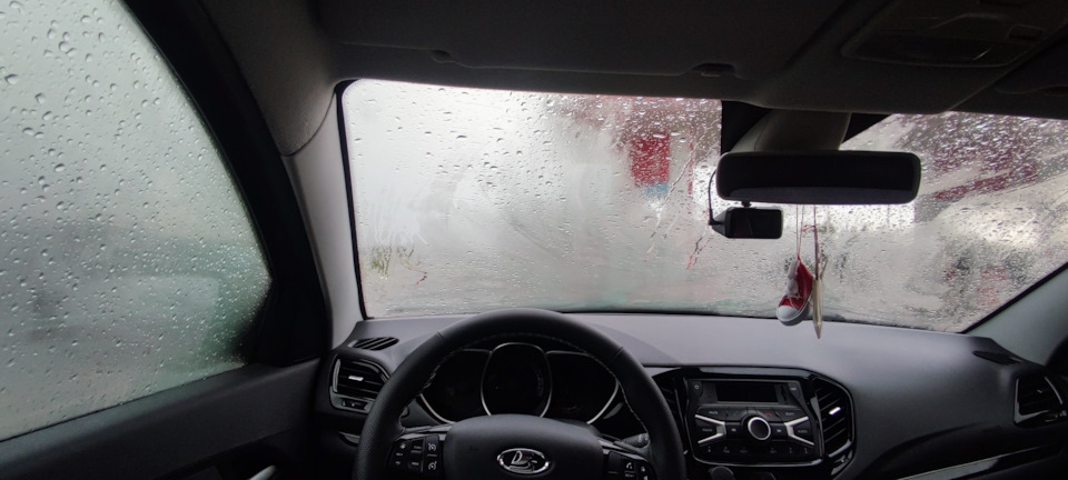 Легонько запотели, то ли дождь и изнутри прошёл?) — Lada Vesta SW Cross (1G)