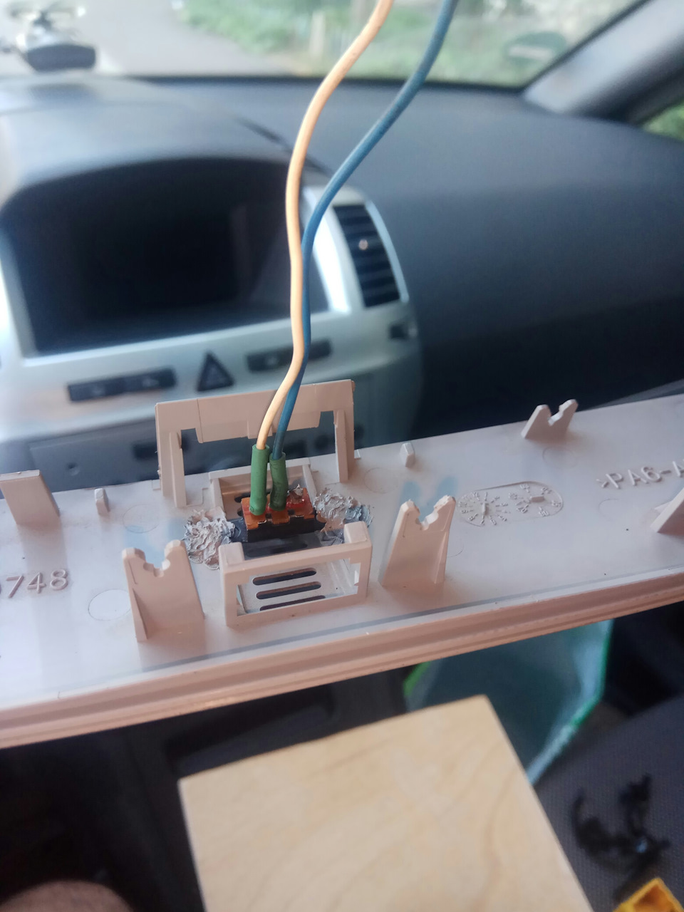 Вырезал ламель и впаял клацык — Opel Zafira B