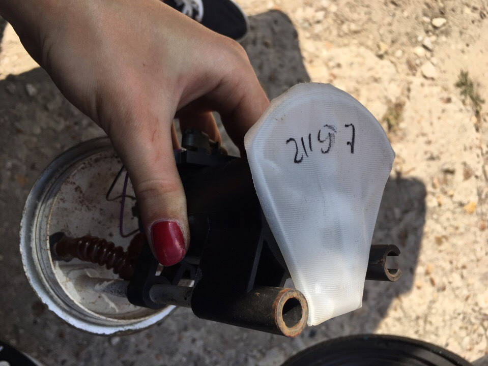 Замена сетки бензонасоса — Lada 2114, 1,5 л, 2006 года | расходники ...