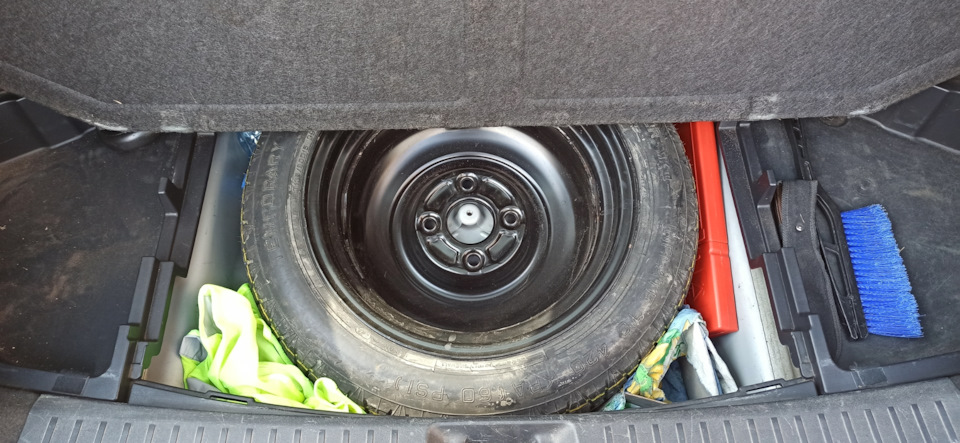 Держатель запаски — Toyota E160, 1,5 л, 2014 года | своими руками | DRIVE2