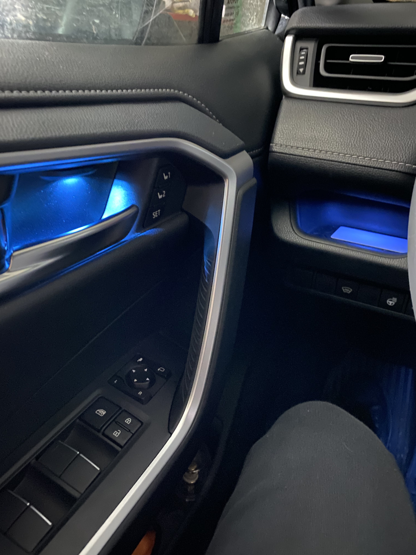 Подсветка дверных ручек — Toyota RAV4 (5G), 2,5 л, 2021 года ...