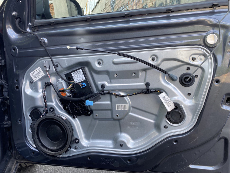 Добавил шумки в передние двери — Volvo V50, 2 л., 2010 года | своими ...