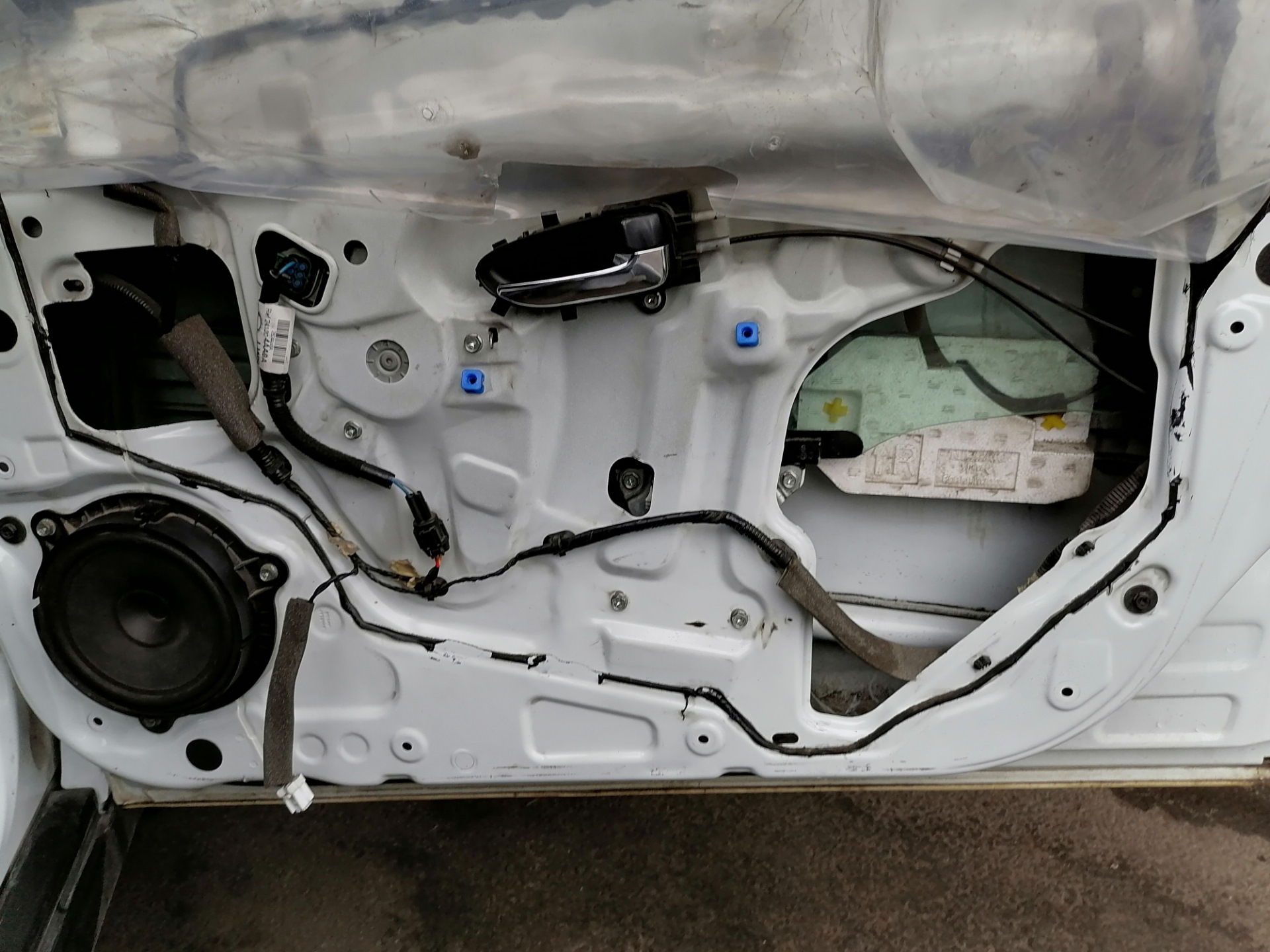 Замена стекла, дверных упоров и дворников. — Nissan Almera V (G11/15 ...