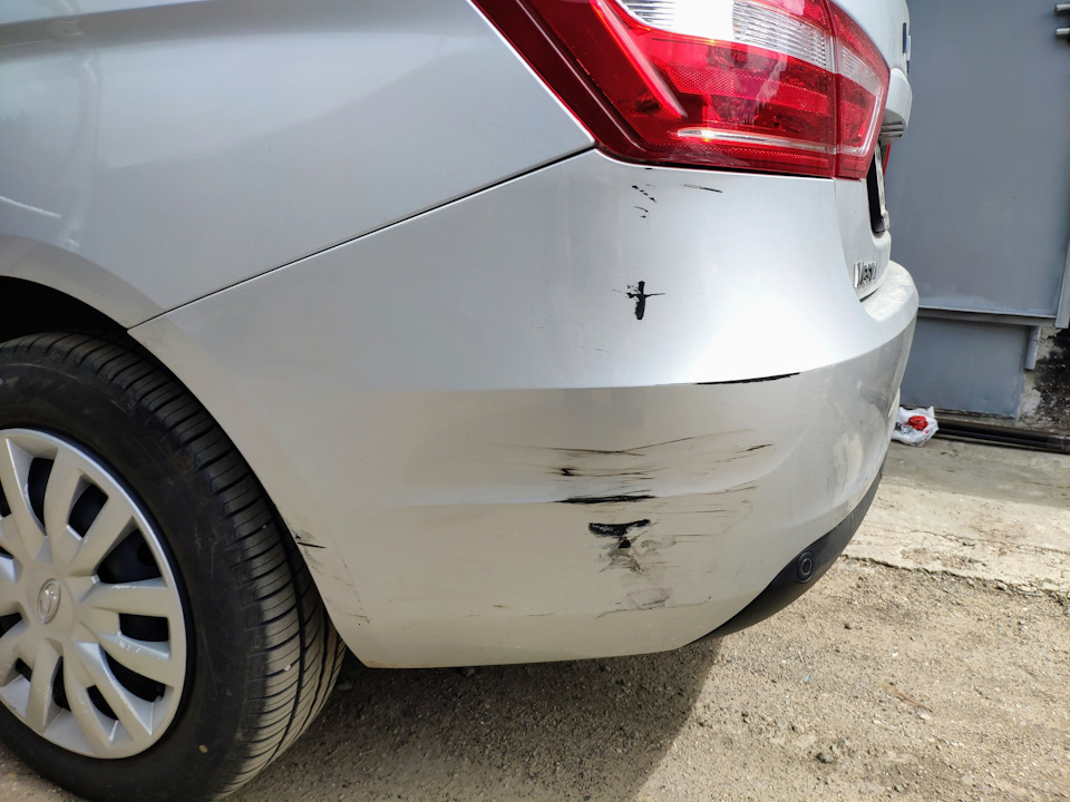 Первое мелкое ДТП, притер бампер и фонарь — Lada Vesta SW, 1,6 л, 2018 ...