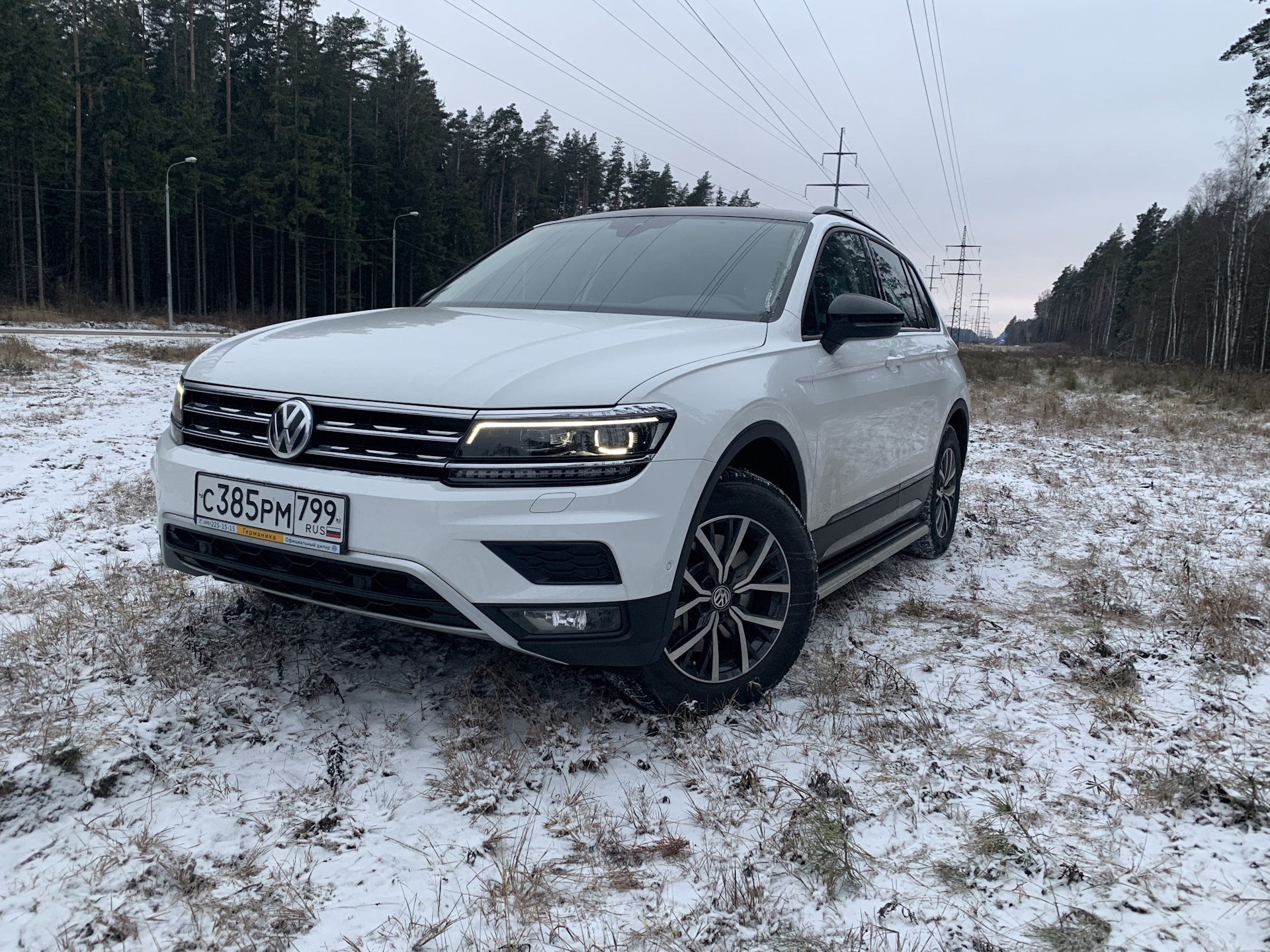 Тигуан 2.0 бензин. VW Tiguan Offroad 2019. Volkswagen Tiguan 2019 Offroad белый. VW Tiguan 2.0. VW Tiguan 2019 off Road.