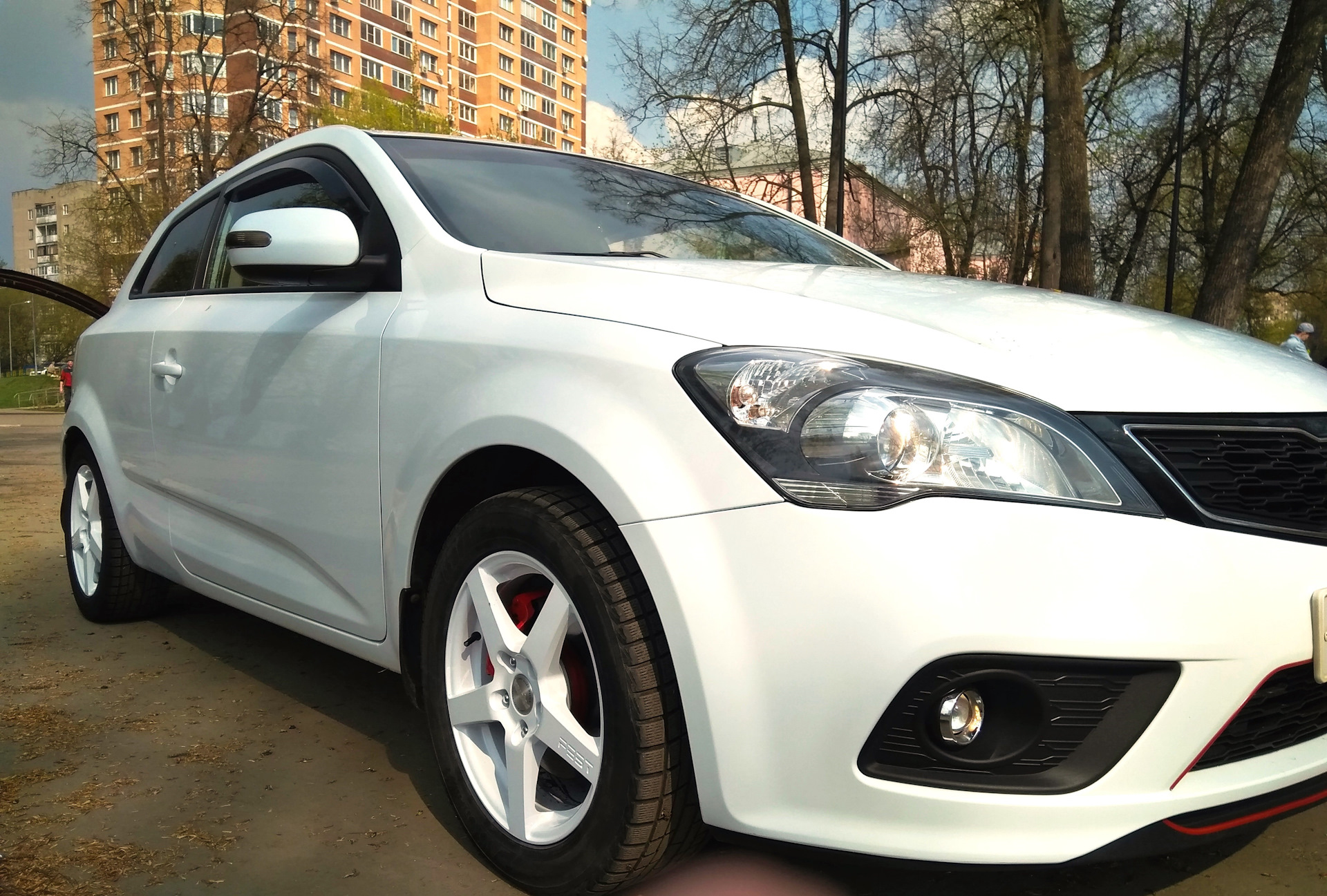 Сид 1.6. Диски Kia Ceed Pro 2011. СИД на 1.15.2. Красная Киа СИД 1 белые диски 15р.