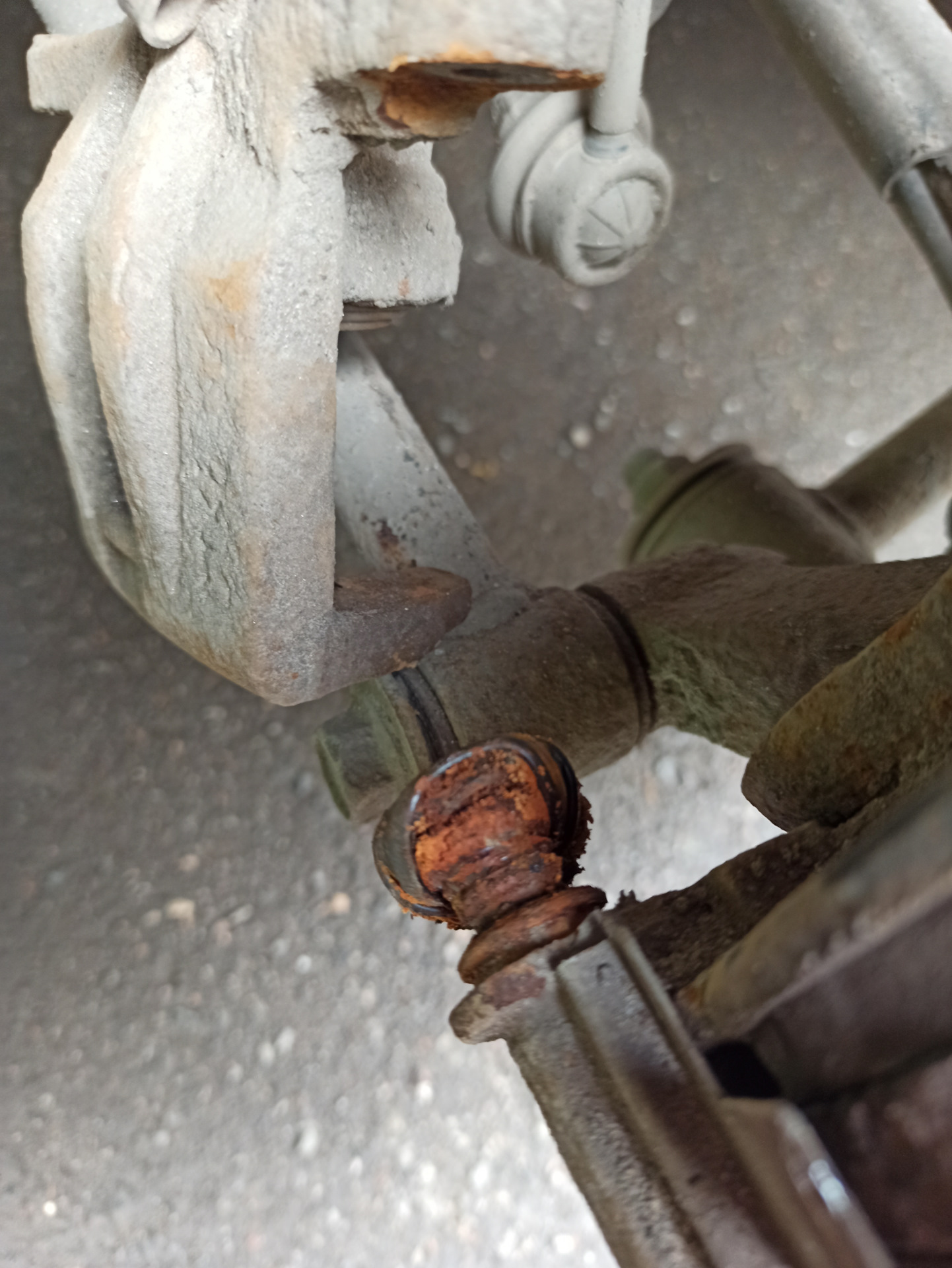 Покраска баллончиком во дворе. Свечи. Суппорт. — Chevrolet Lacetti SW ...