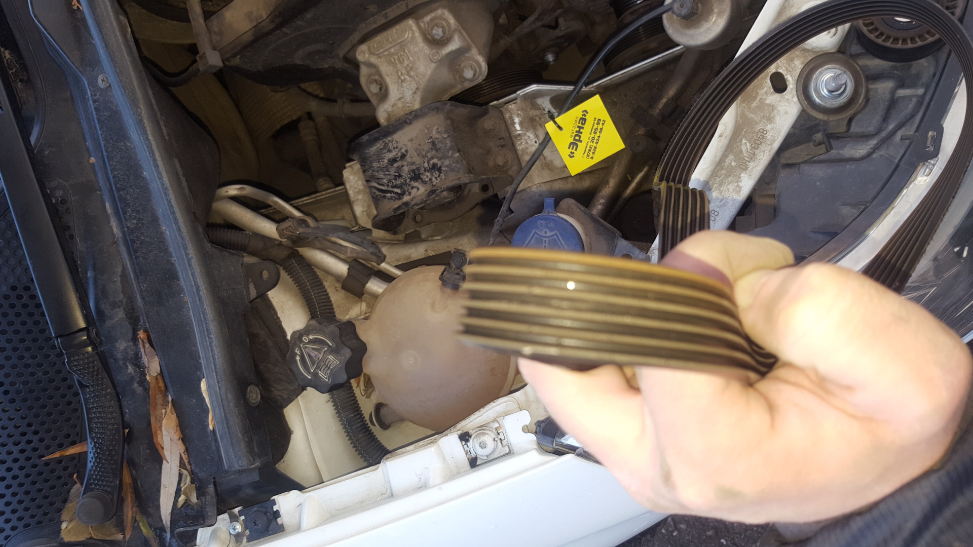 Заменил ролик и ремень — Citroen C4 (1G), 1,6 л, 2008 года | своими ...