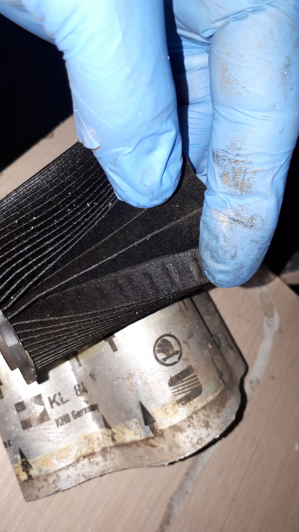 При включении задней передачи падает напряжение ваз - 85 фото