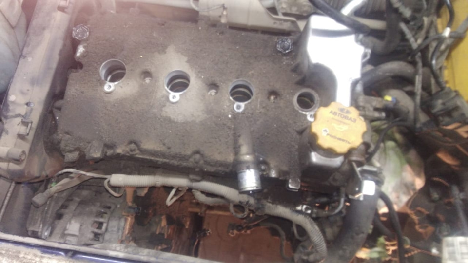 Замена колпачков на клапанах, поршней на безвтыковые, ну и по мелочи ...