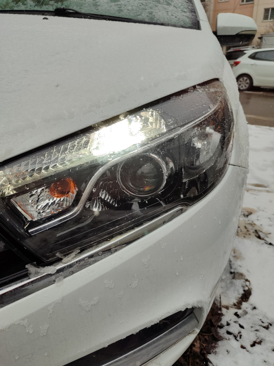 Светодиодные линзы aozoom в головной свет — Lada Vesta, 1,6 л, 2017 года |  тюнинг | DRIVE2