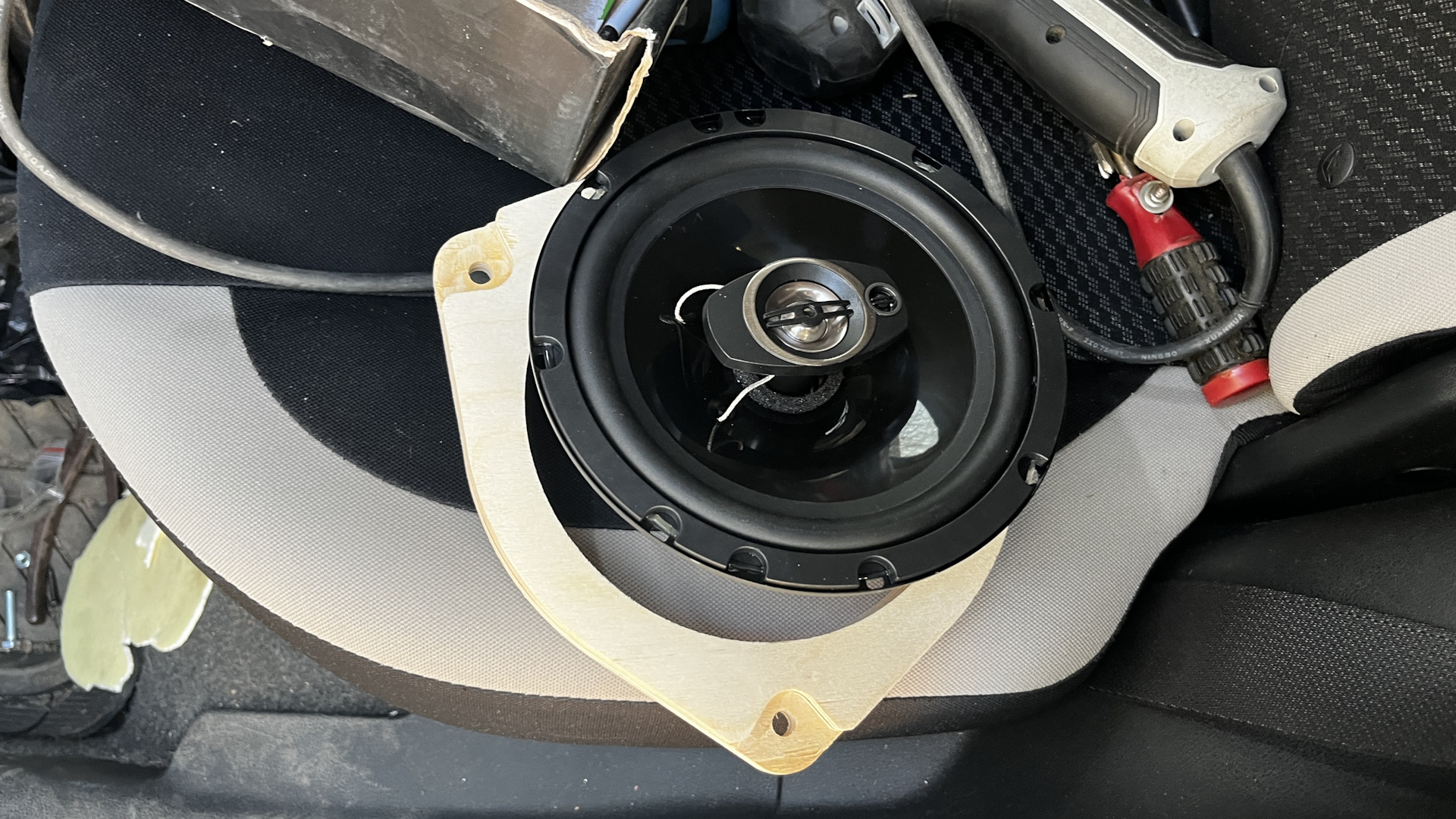 Колеса, свет, динамики, сплитера — Nissan Note e-Power, 1,2 л, 2017 ...