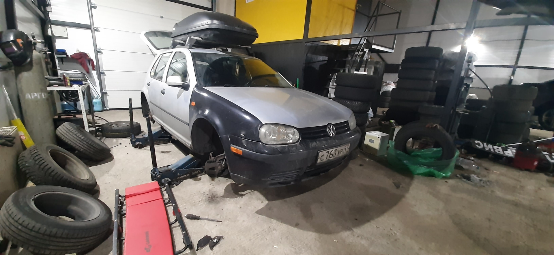 Замена заднего правого суппорта — Volkswagen Golf Mk4, 1,4 л, 1999 года ...
