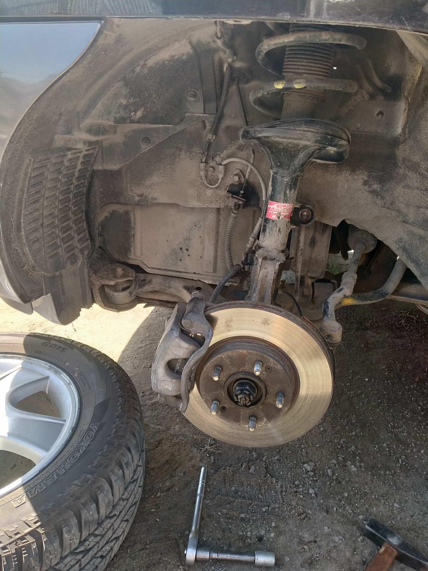 Замена передних стоек — KIA Sportage (2G), 2 л, 2007 года | своими ...