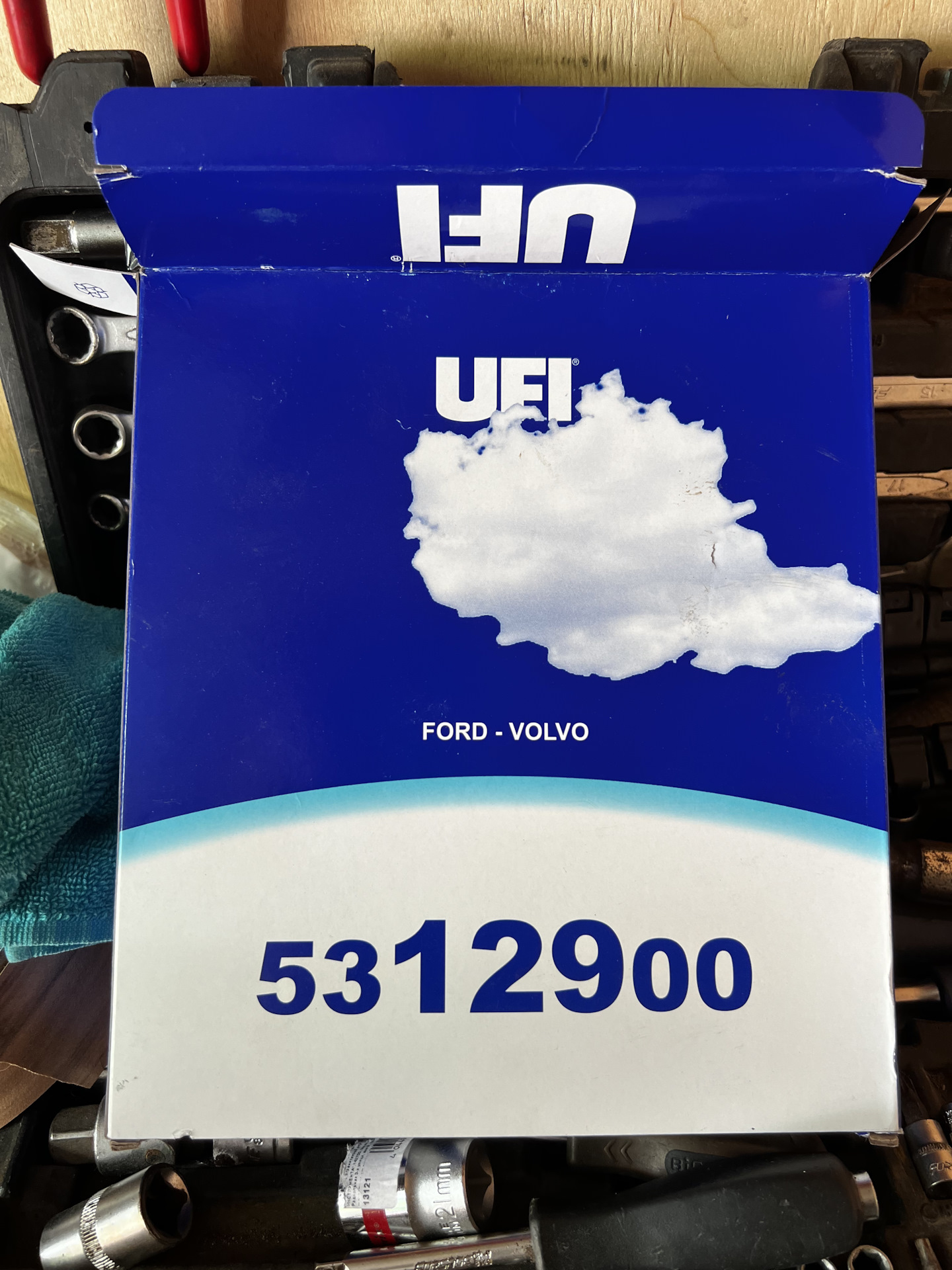 Замена салонного фильтра — Volvo V50, 1,6 л, 2008 года | плановое ТО ...