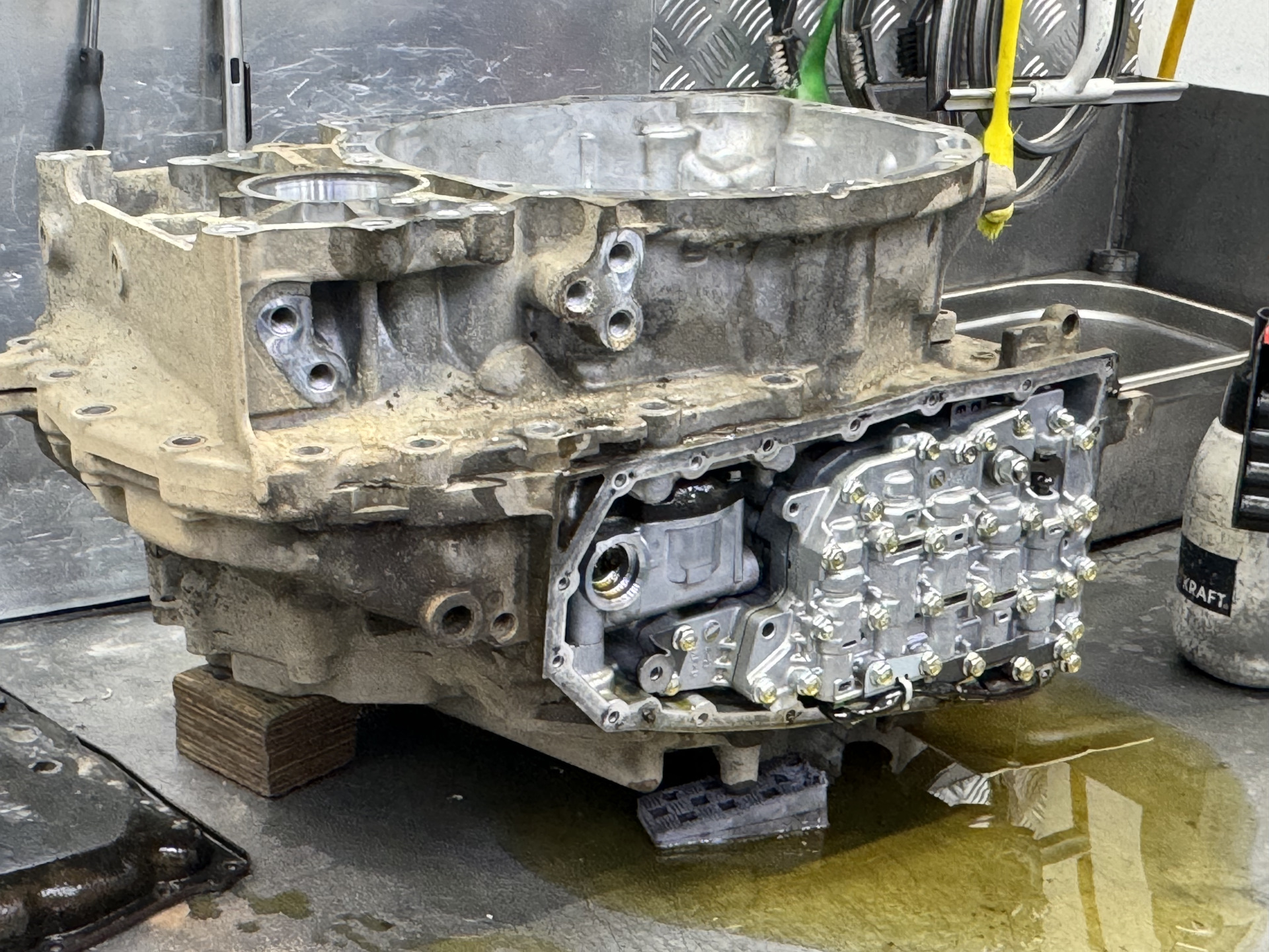 Mitsubishi outlander масло в вариатор. Уровень жидкости в вариаторе аутлендер хл 2. Уровень масла в вариаторе митсубиси аутлендер 3. Вариатор митсубиси аутлендер 3. Фильтр в вариатор мицубиси аутлендер.