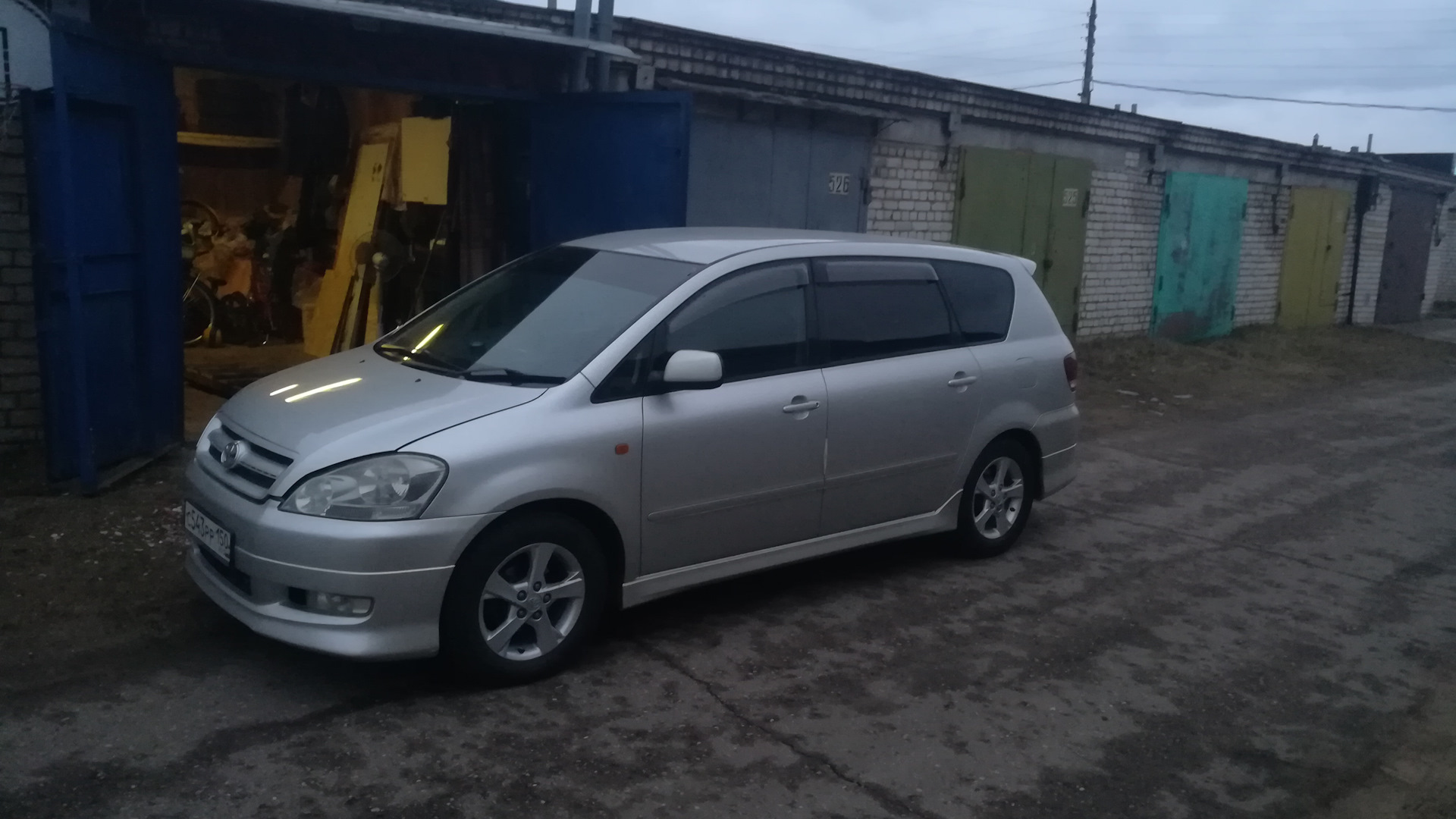 Toyota Ipsum (21) 2.4 бензиновый 2002 | Serebriti... на DRIVE2