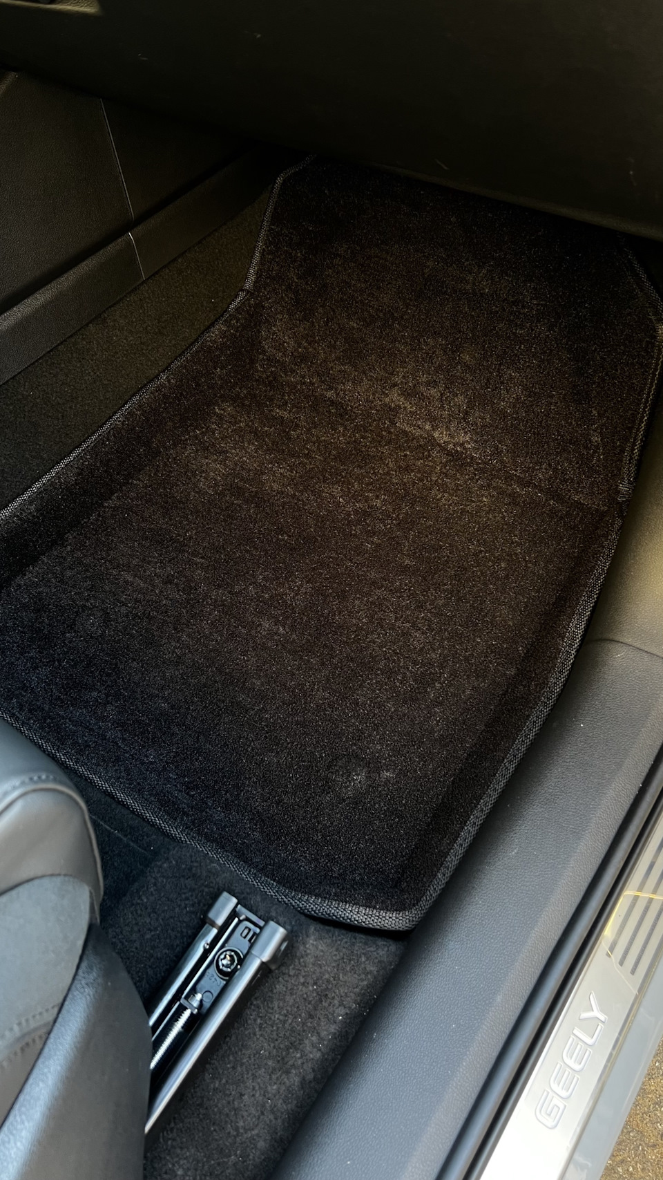 Передний пассажир — Geely Tugella