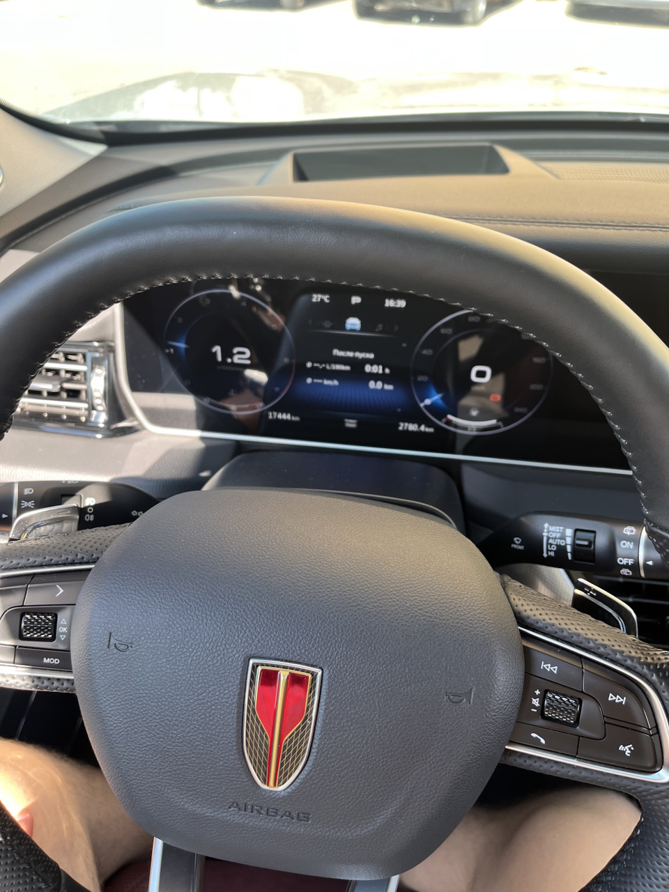 Фото в бортжурнале Hongqi HS5