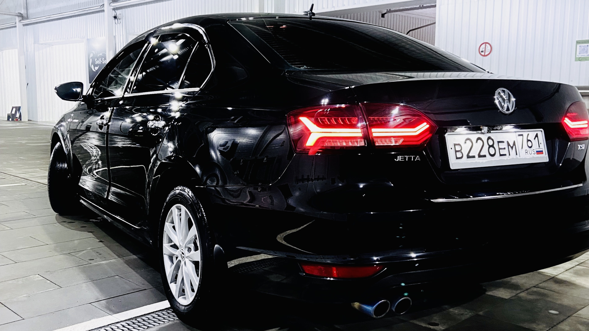 М6 отзывы владельцев. Jetta 7 черная. VW Jetta 6 машинка с болтиком. Джетта 6 в темноте. Пересел с Jetta.